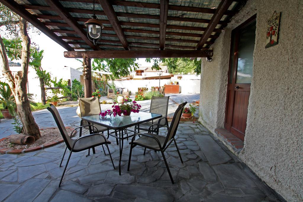 Casa Vacanze Borgo Borghese Sant'Alessio Siculo Room photo