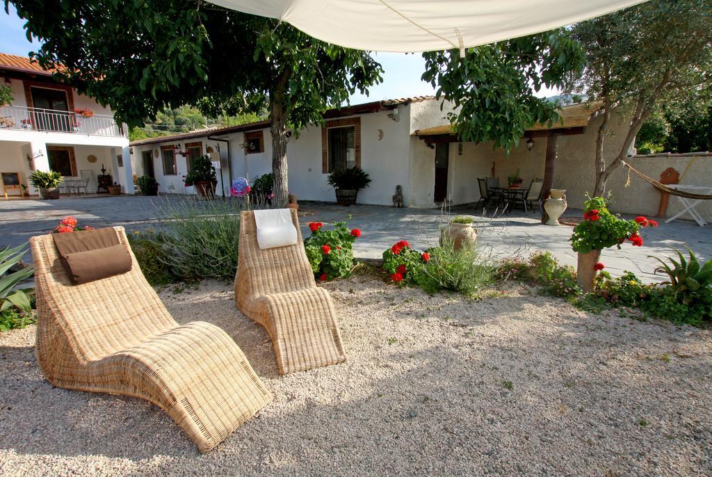 Casa Vacanze Borgo Borghese Sant'Alessio Siculo Exterior photo