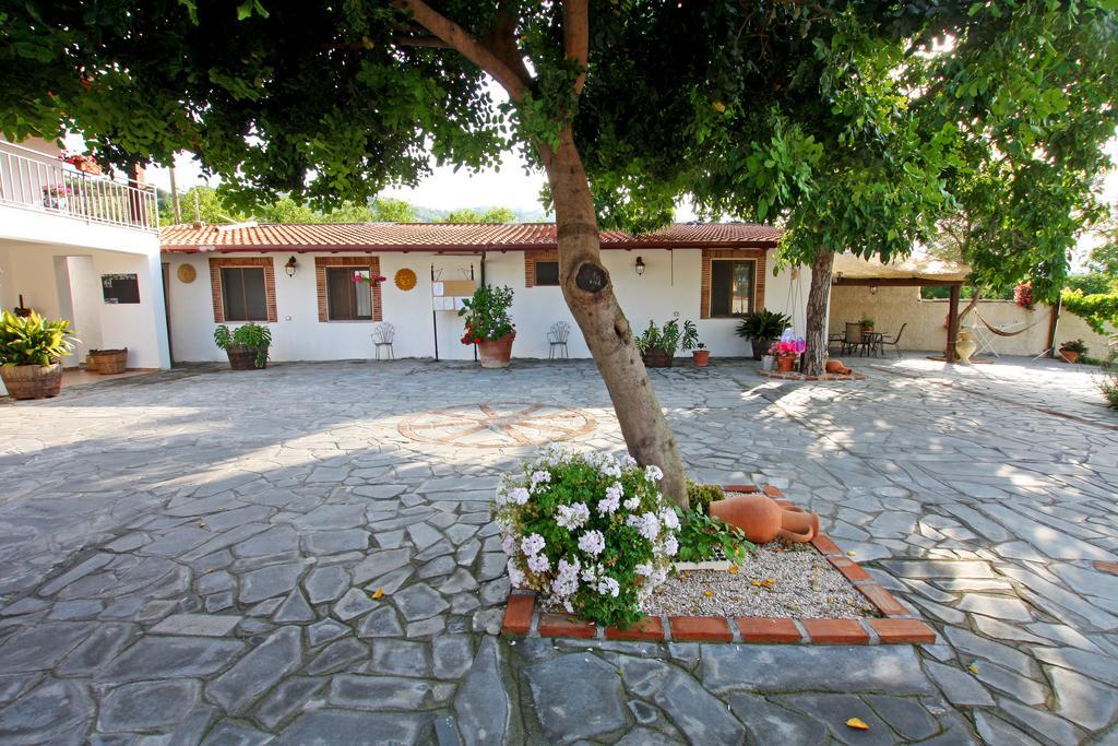 Casa Vacanze Borgo Borghese Sant'Alessio Siculo Exterior photo